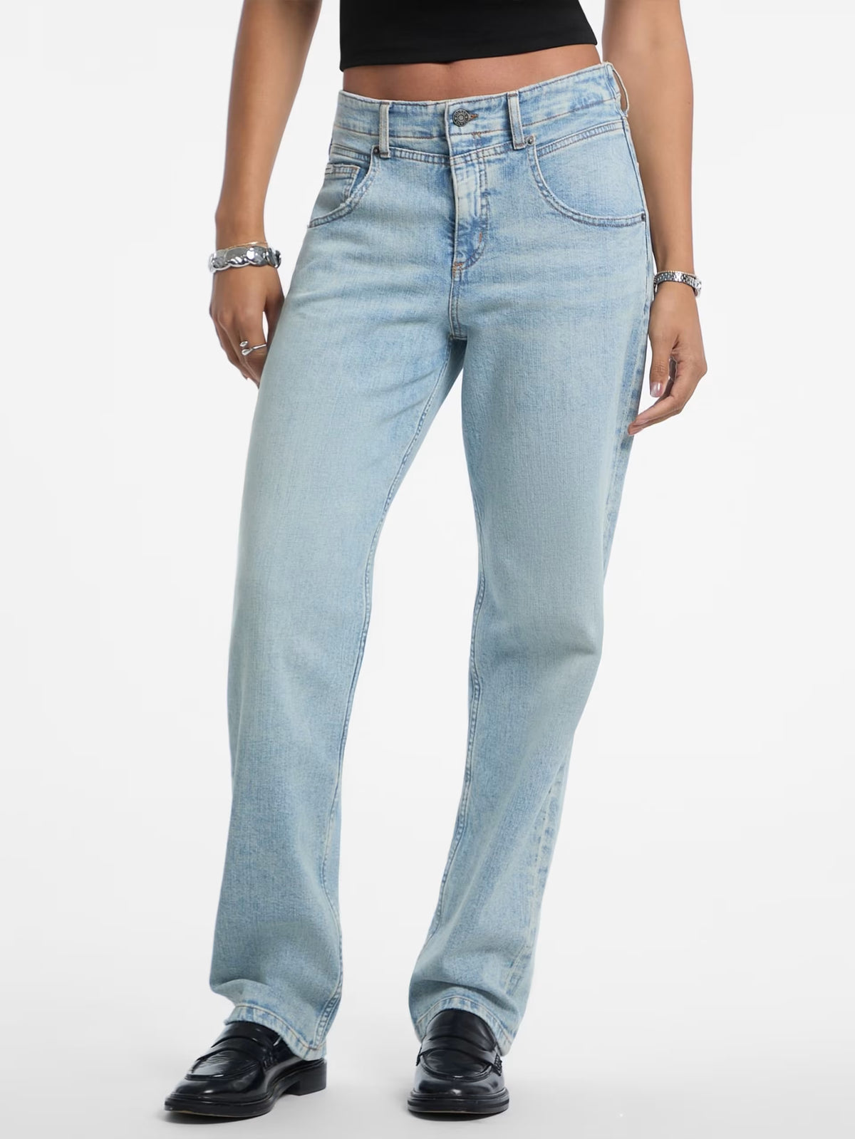 Vaqueros boyfriend con canesú delantero